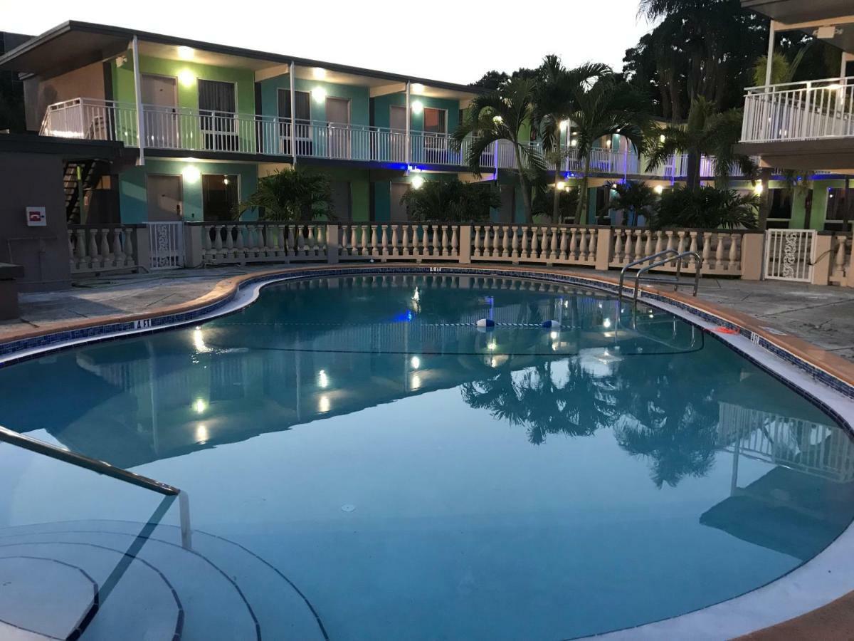 Tropical Inn & Suites, Downtown Clearwater Esterno foto